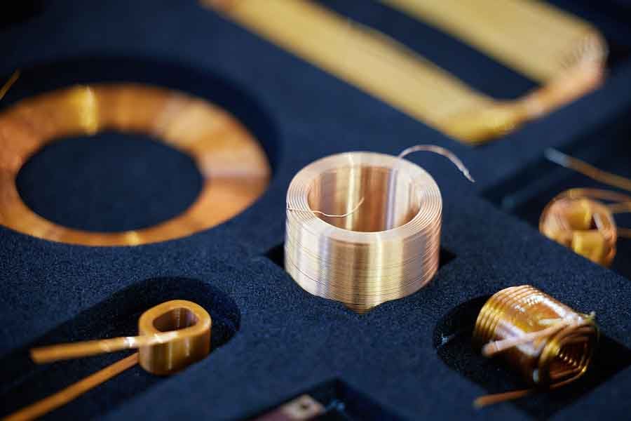 In diesem Blog geben wir eine Einführung zur Spule in der Elektronik und behandeln wichtige elektronische Werte sowie Herstellungsbeschränkungen. Wenn Sie als Ingenieurin oder Einkäufer Informationen zu Spulen und deren Herstellung suchen, sind Sie hier richtig.