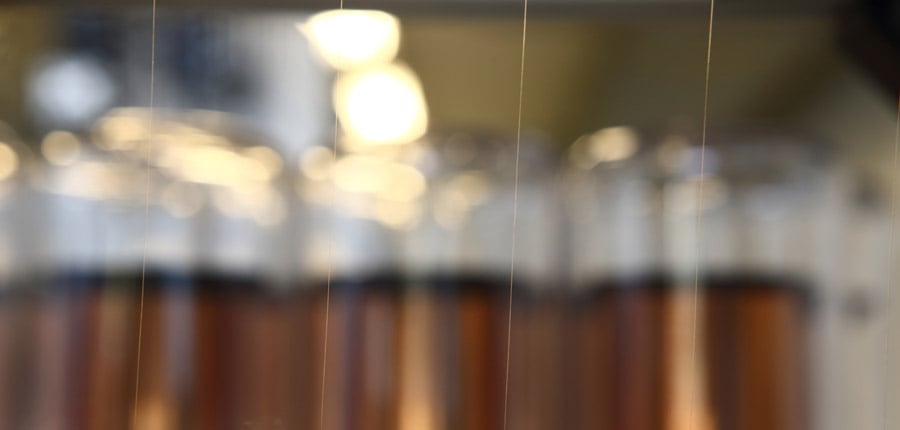 Für die verschiedensten Industrieanwendungen fertigt KUK Ringkernspulen mit den Abmassen 3 bis 50 mm. Möglich sind bifilare oder mehrfache Wicklungen, auch mit Litzen oder Stecker. Als Kerne bieten sich unter anderem Ferrite ab 1.5 mm an. Solche Ringkernspulen haben sich in Schaltnetzteilen, Speicher- und Siebdrosseln, zur Funkenentstörung und in vielen anderen Anwendungen der Industrie bewährt.